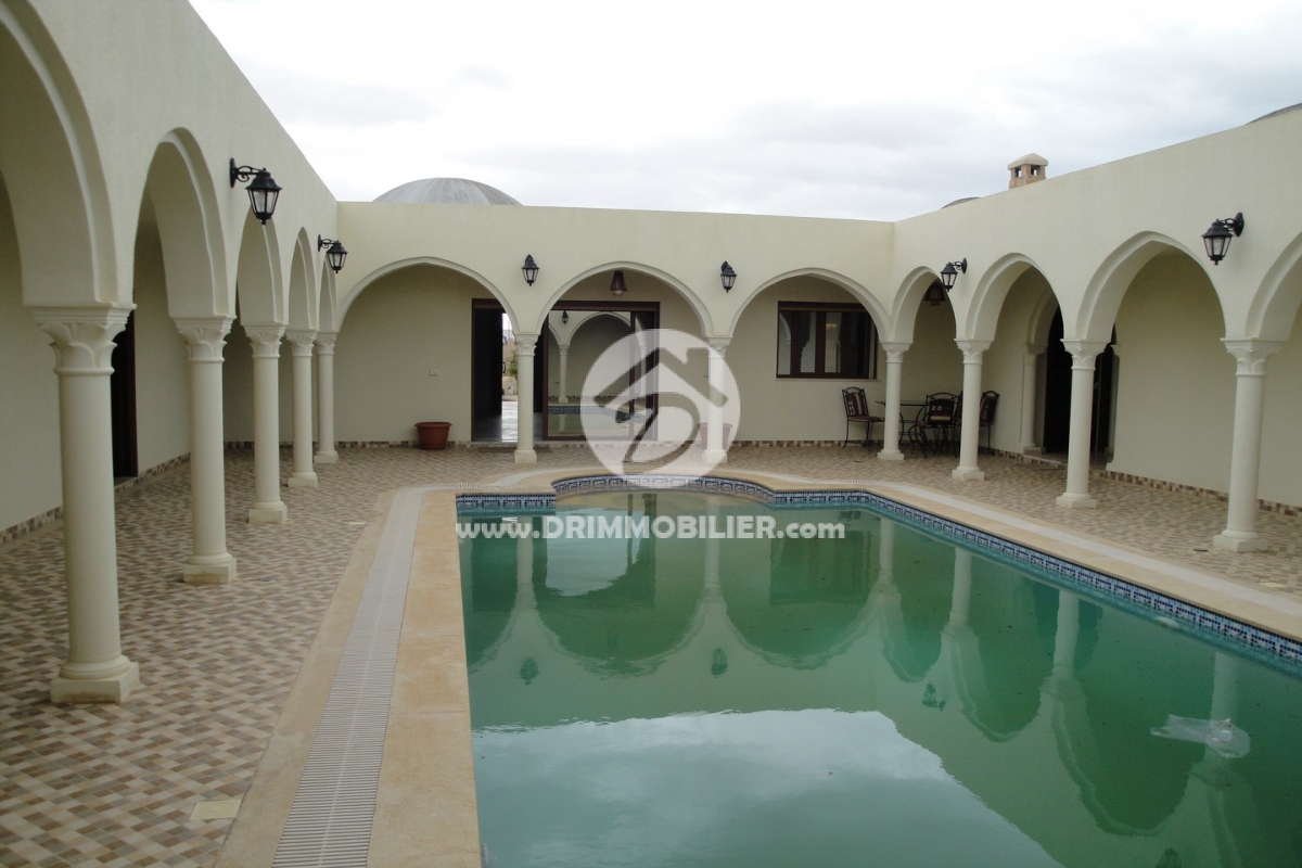 L 77 -                            Vente
                           Villa avec piscine Djerba